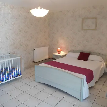 Familial Avec Terrasse, Garage Et Jardin Clos A - Fr-1-611-35 * Pont-la-Ville