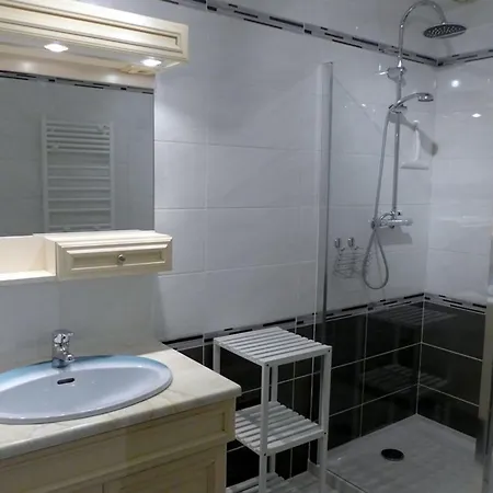 Familial Avec Terrasse, Garage Et Jardin Clos A - Fr-1-611-35 بيت للعطل *